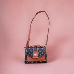 Little girls play purse